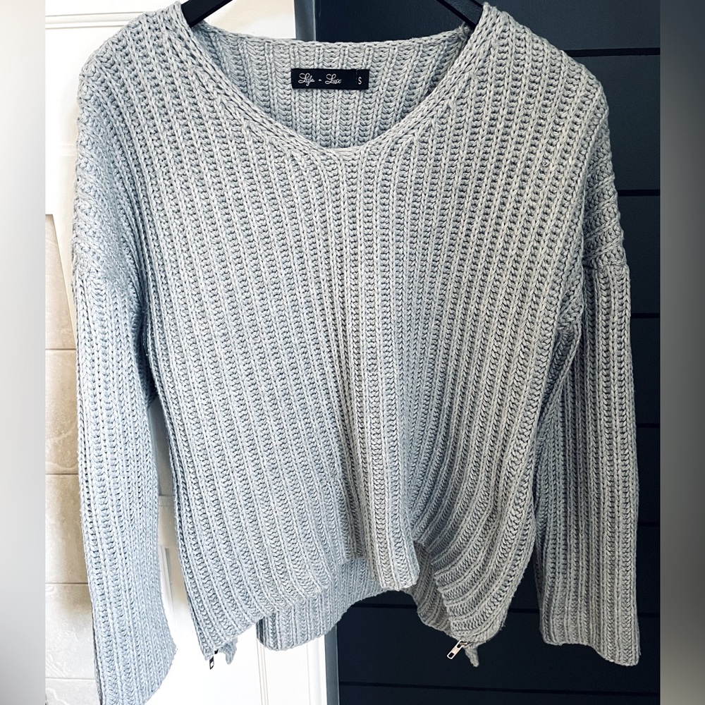 Lyla + Luxe Knitted Sweater Size S
